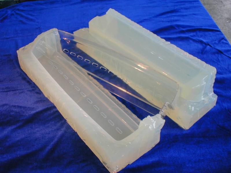 東莞硅膠復(fù)模.jpg 東莞硅膠復(fù)模.jpg